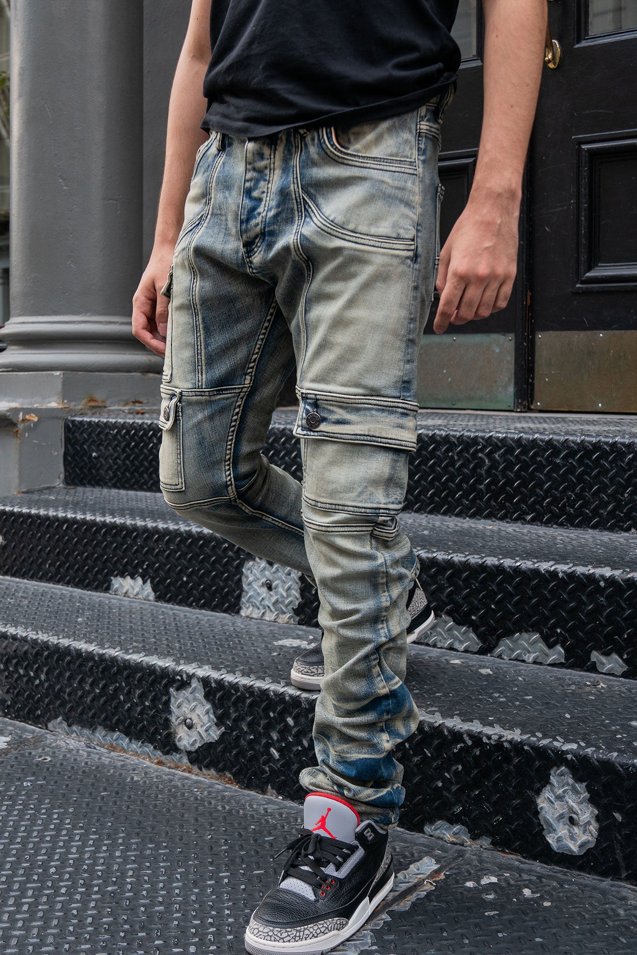 model wearing size 34 of kyle blue