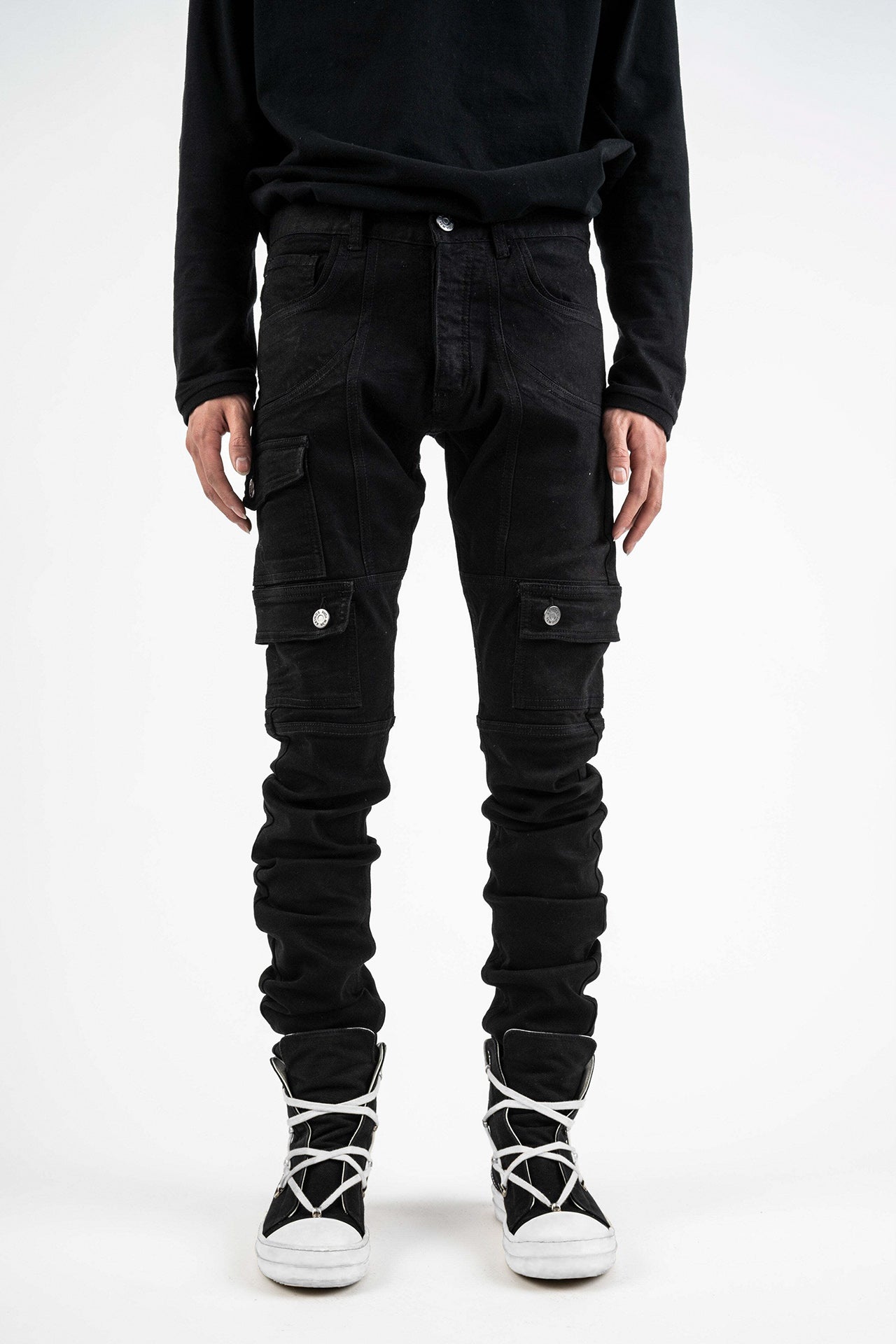 Front view of AKINGS Kyle Jeans, solid wash, stacked fold