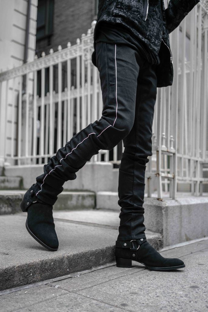SIDE VIEW OF VARICK