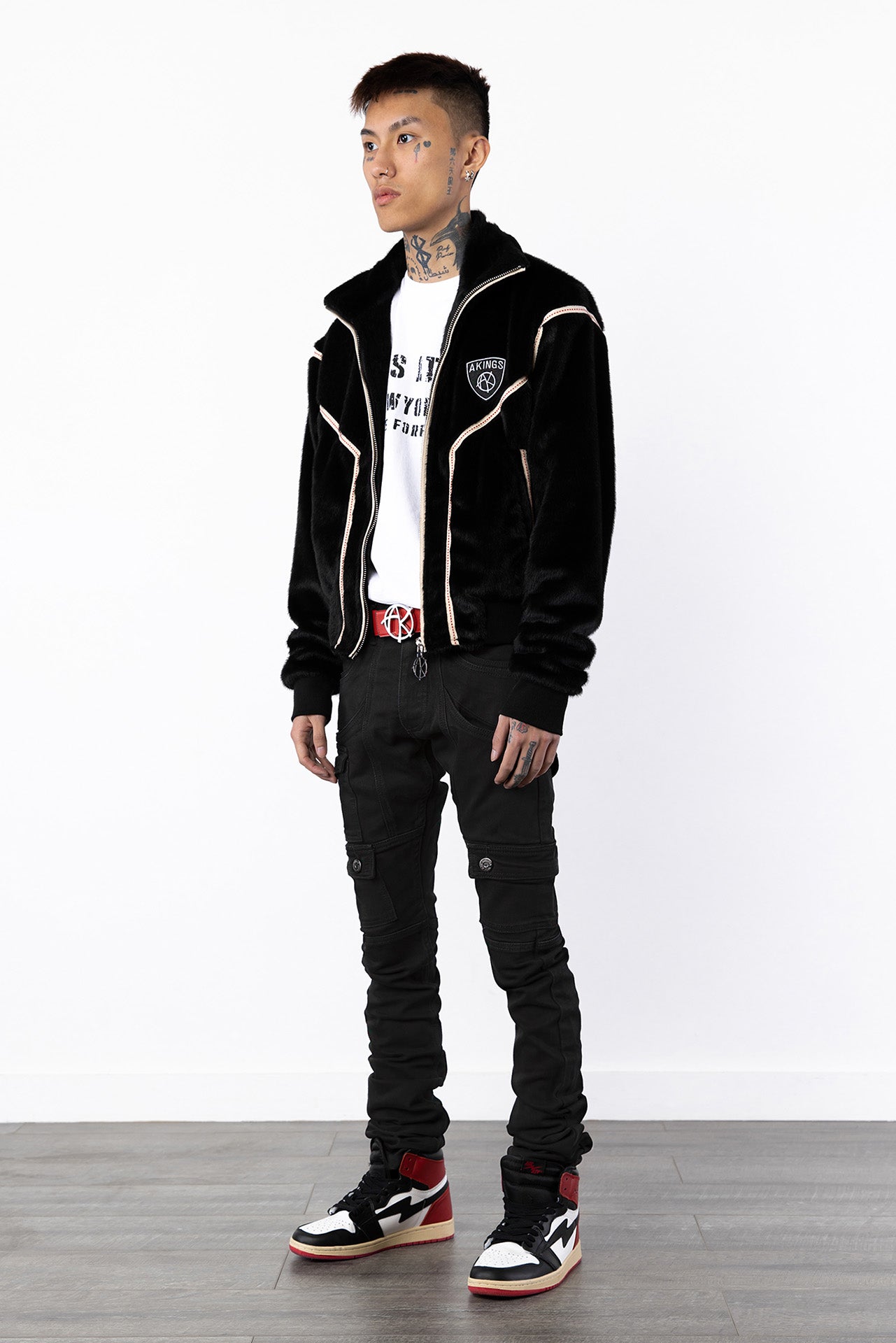 Model wearing size 32 of Kyle