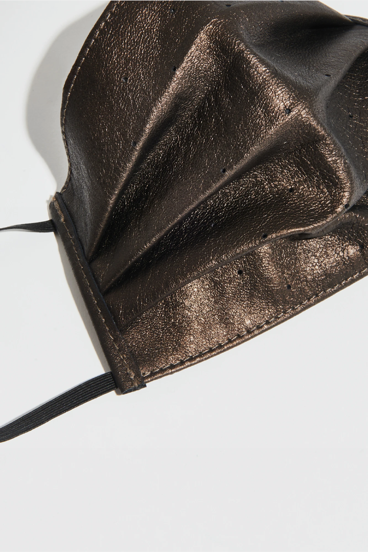 Close-up showing the Dust Gold ON Face Mask