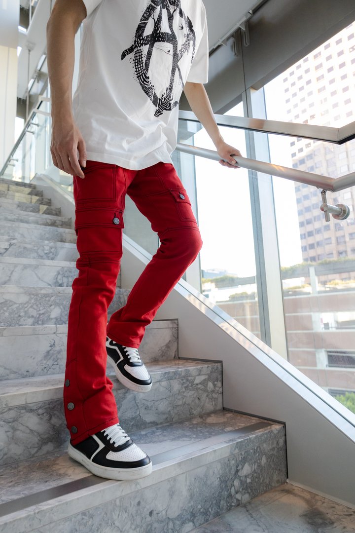 MODEL WEARING A SIZE 34 OF RED KYLE SNAP CARGO PANTS