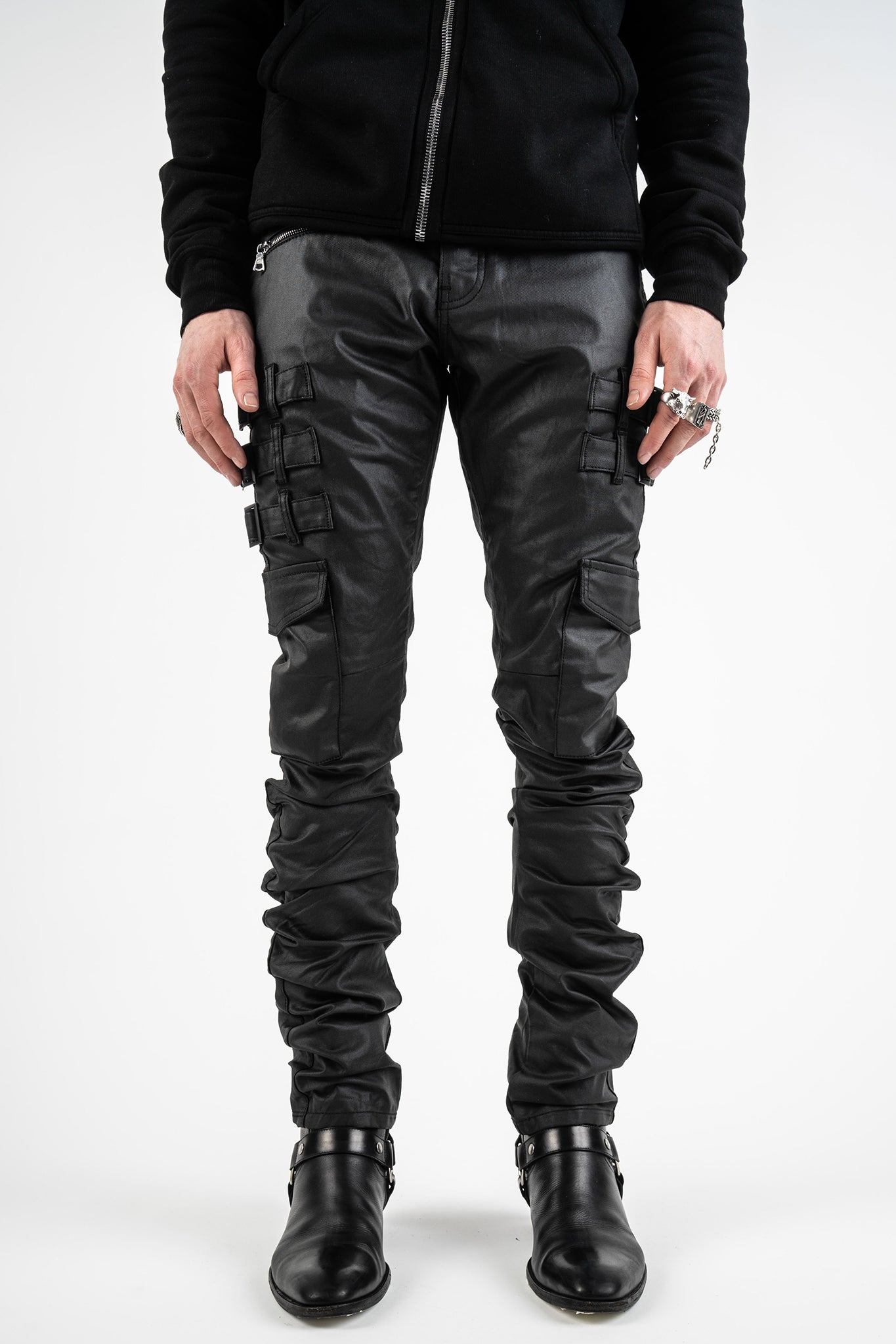 MALE MODEL WEARING SIZE 34 OF OMARI WAXED JEANS - AKINGS