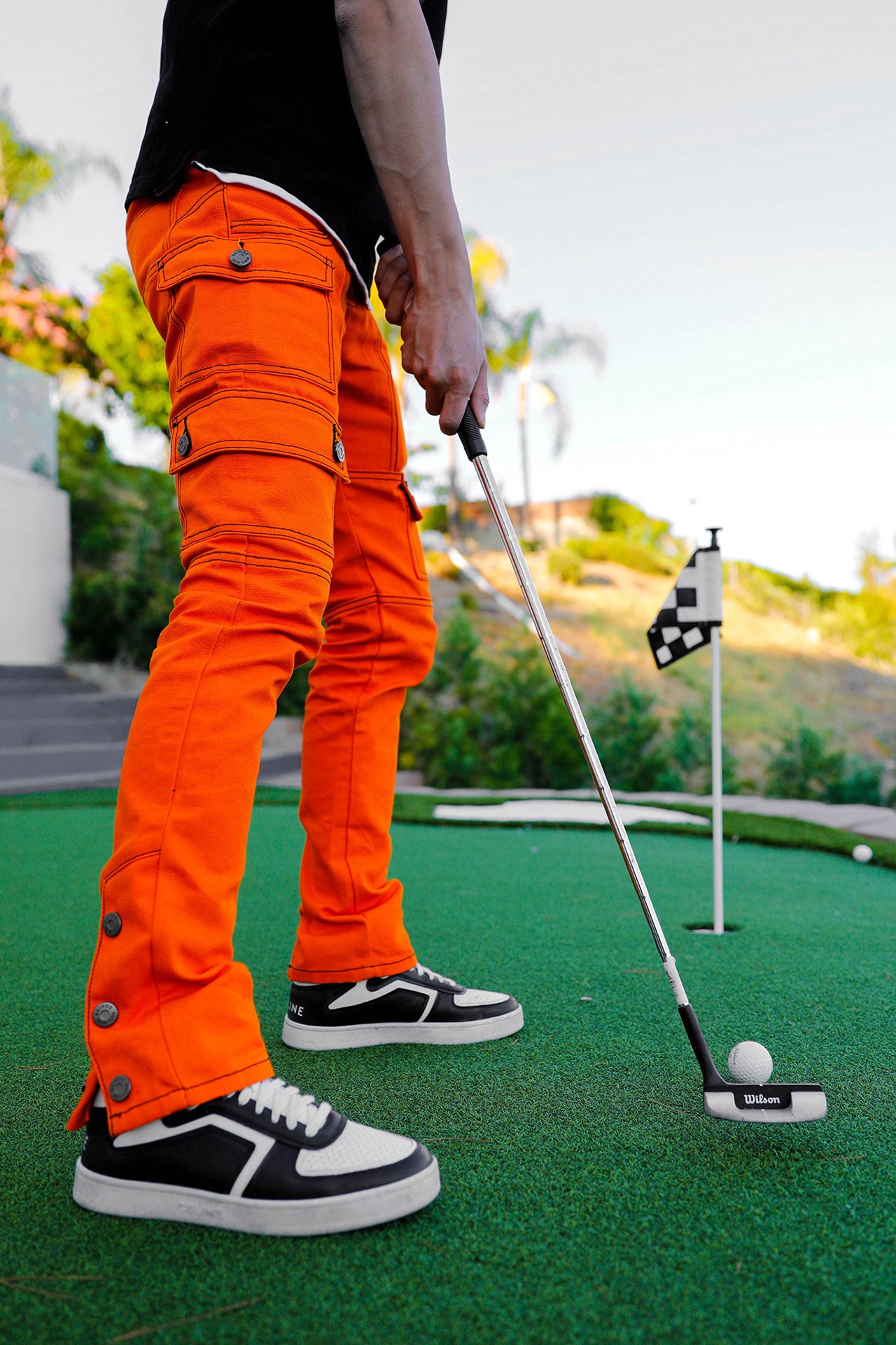 SIDE VIEW OF KYLE SNAP CARGO IN ORANGE