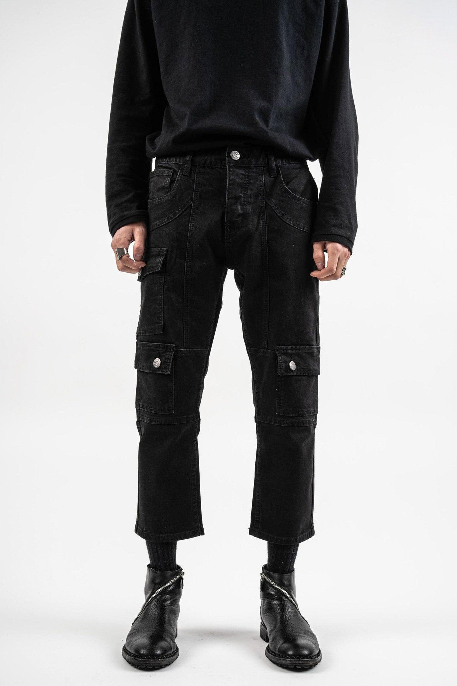 Front view of AKINGS Kyle Krop pants