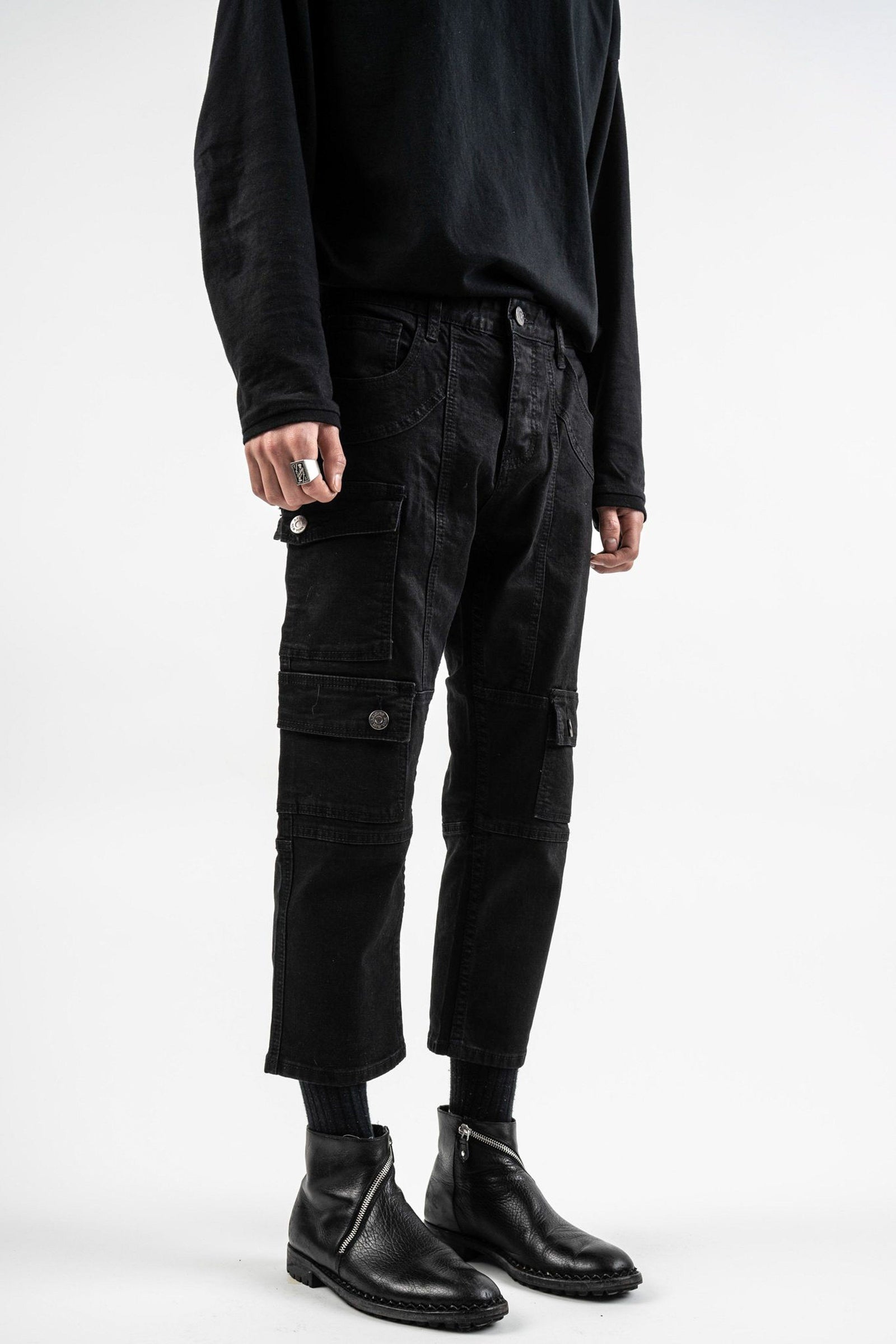 SIDE view of AKINGS Kyle Krop pants