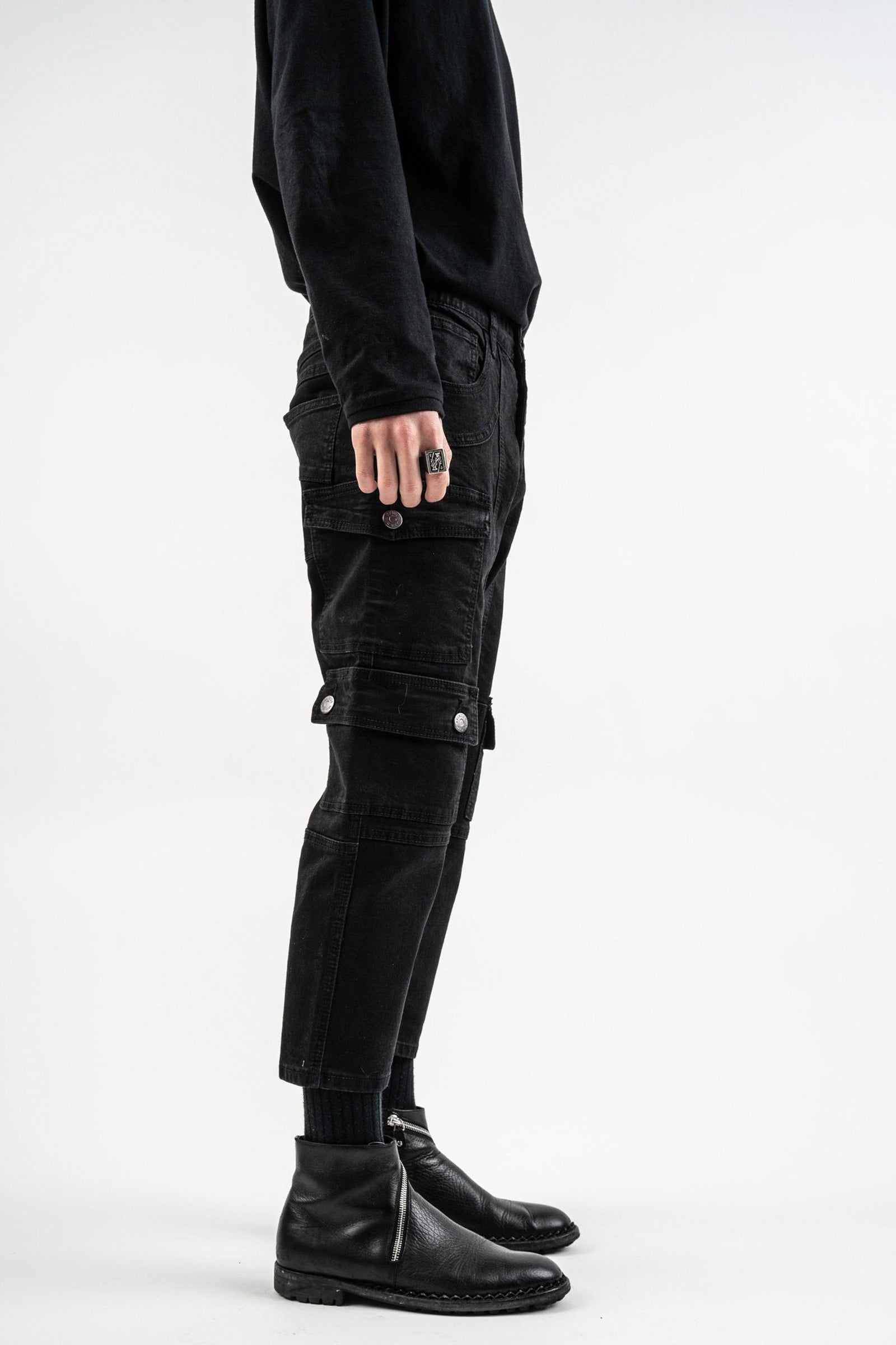 FULL SIDE VIEW OF KYLE KROP PANTS SHOWING THE SNAP POCKETS