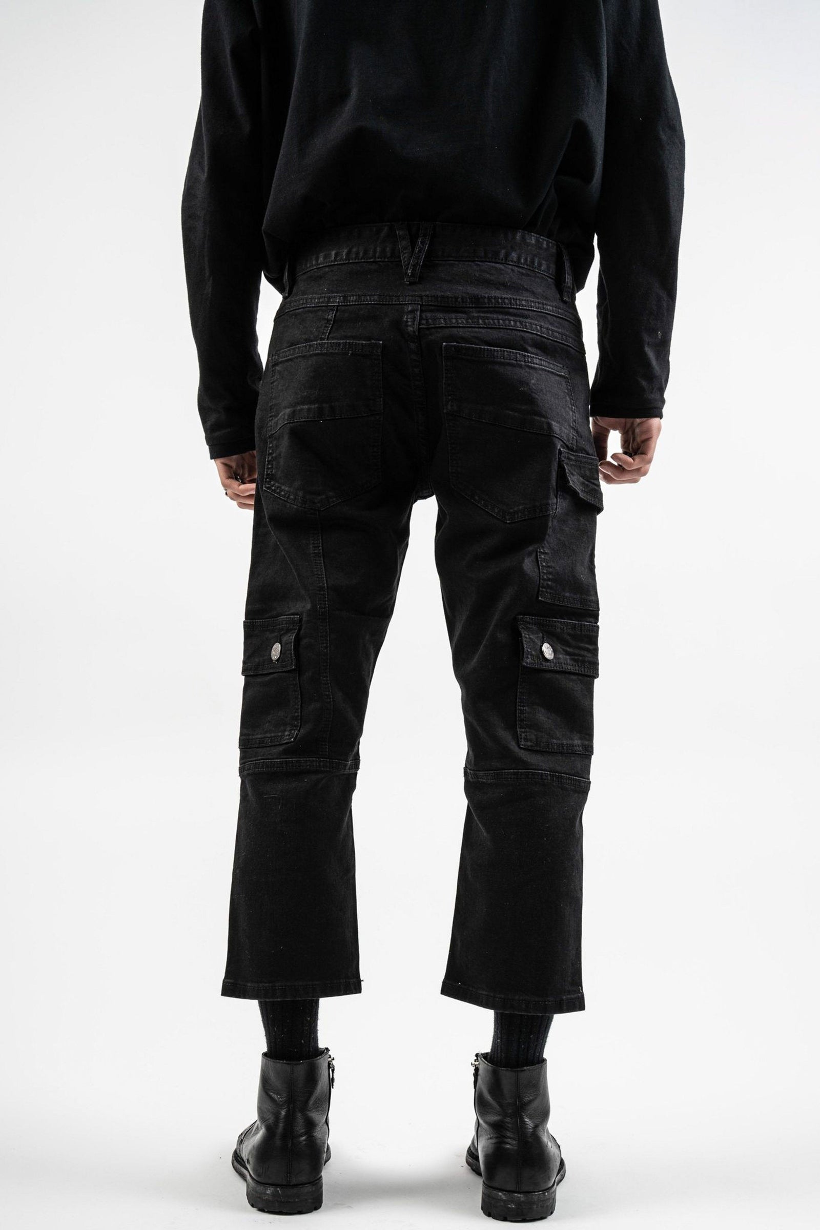 BACK VIEW OF KYLE KROP PANTS SHOWING THE BACK POCKETS