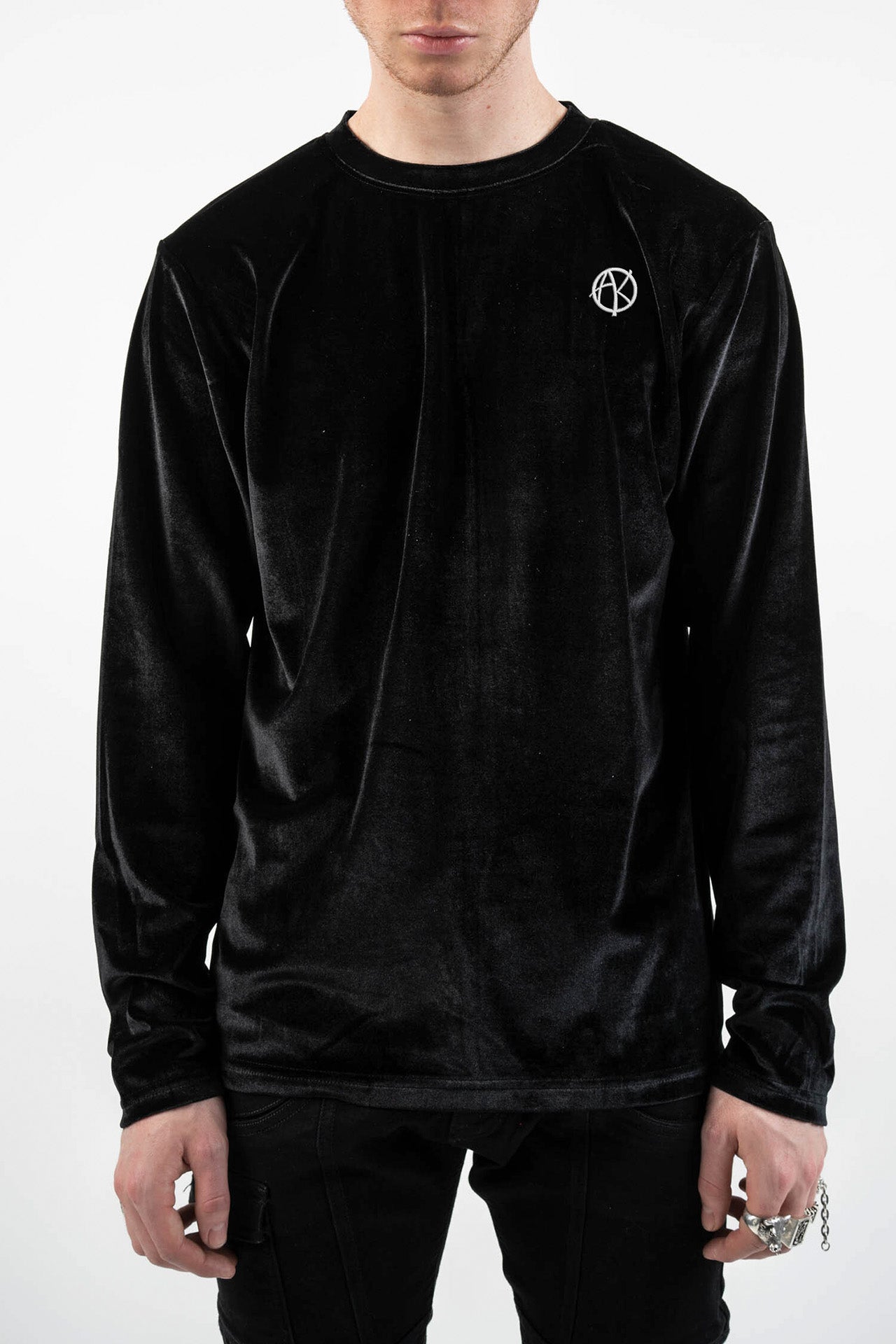 AK EMBLEM VELOUR LONG SLEEVE T-SHIRT | AKINGS