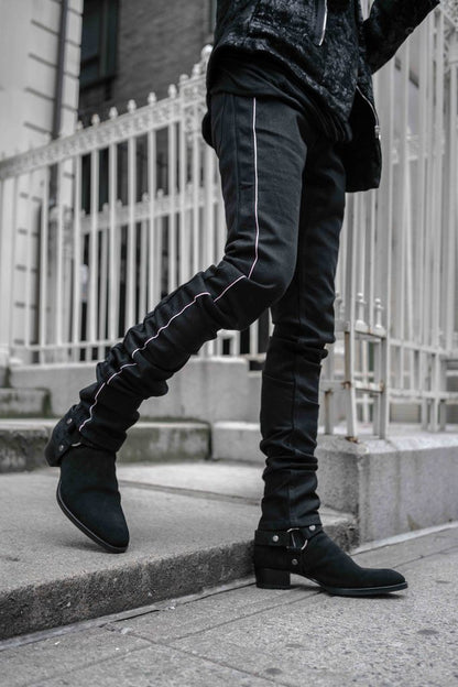 SIDE VIEW OF VARICK