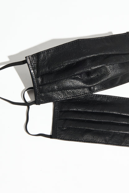 “Front view of AKINGS Onyx Face Mask, deep black Onyx color