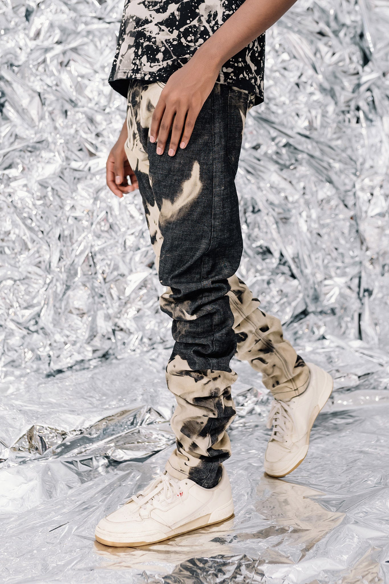 BRUSH STROKE STACKED JEANS - AKINGS