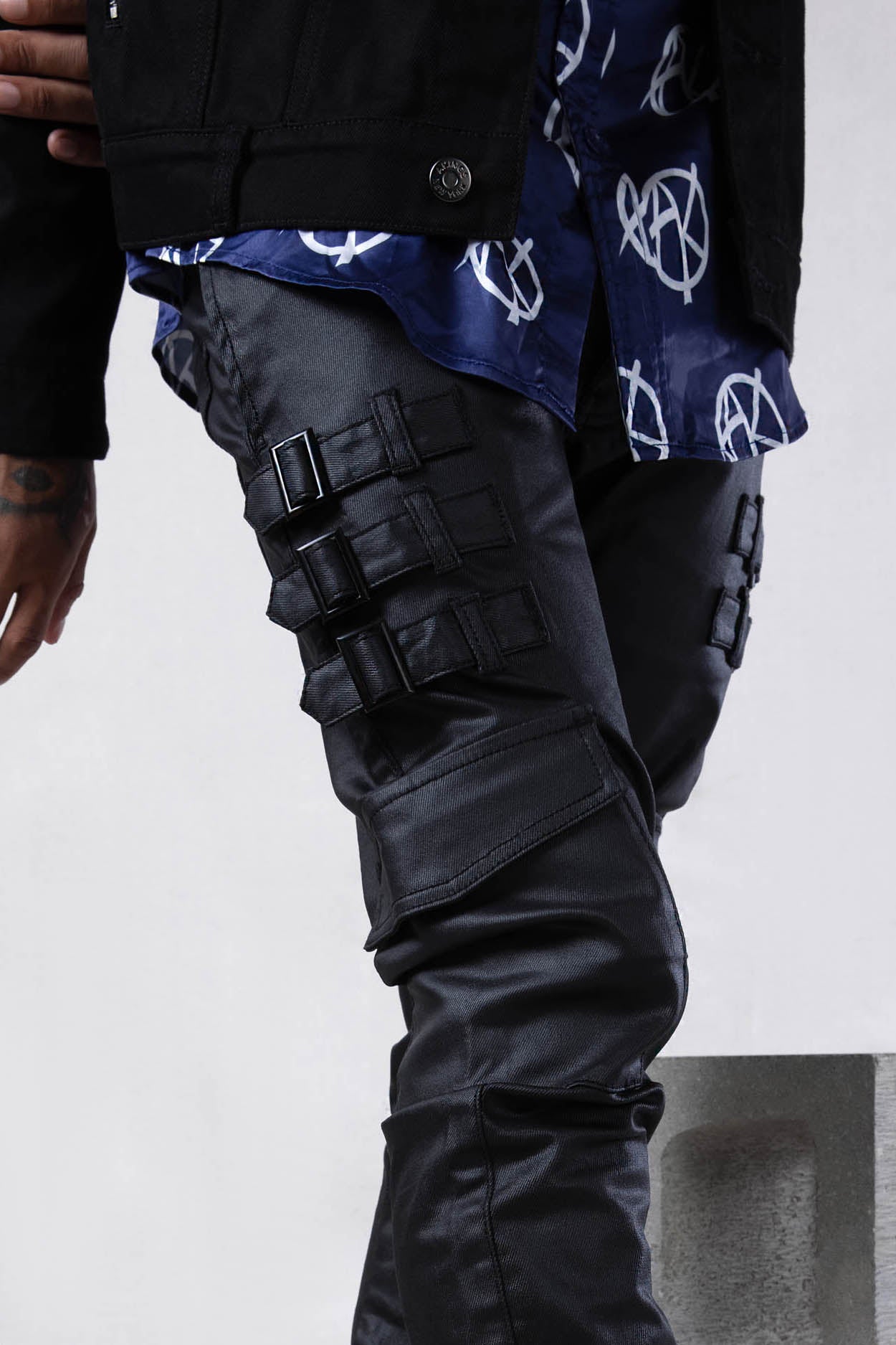 CLOSE UP SHOWING THE SIDE POCKETS AND BUCKLE DESIGN ON THIGHS 