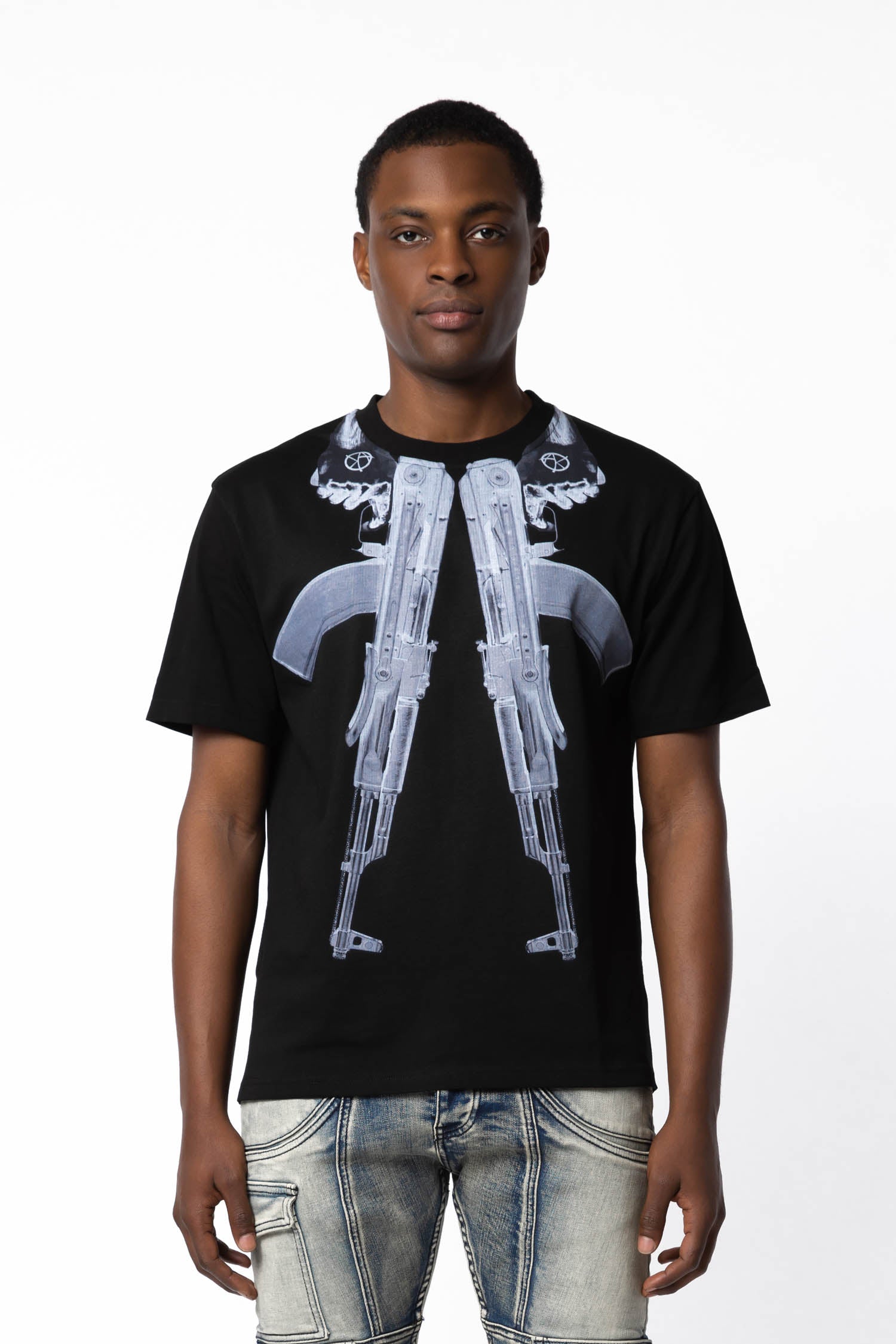 AKIMBO T-SHIRT - AKINGS black color, front graphic design”

