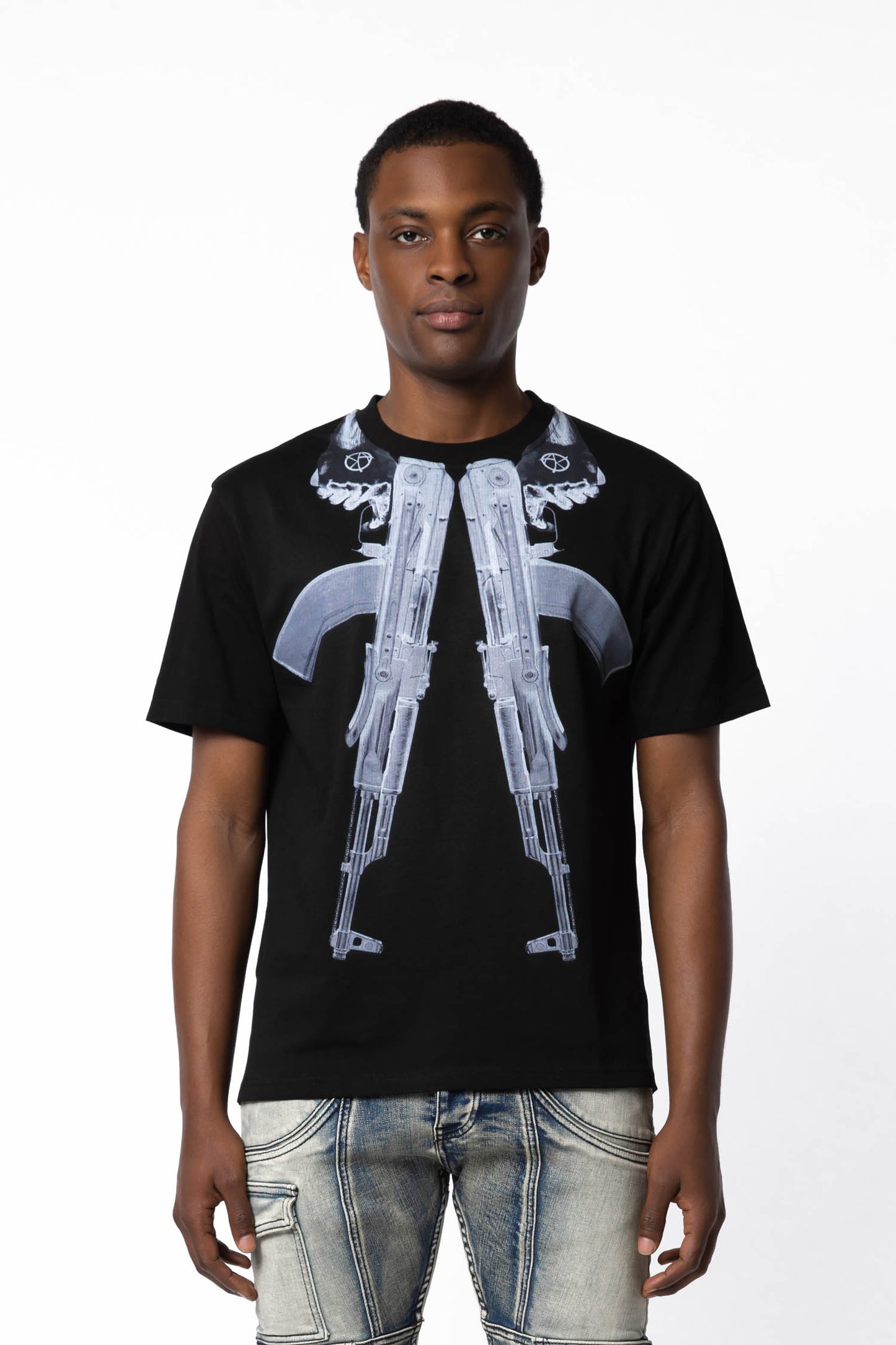 AKIMBO T-SHIRT - AKINGS black color, front graphic design”
