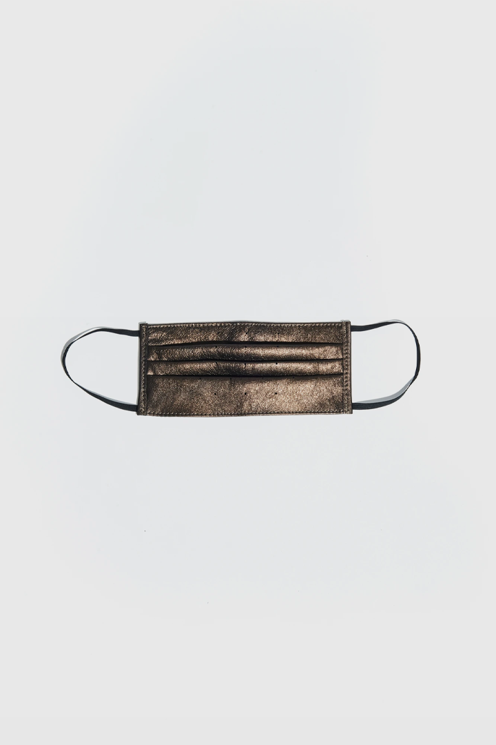 AKINGS Dust Gold Face Mask, shimmering gold color, front view
