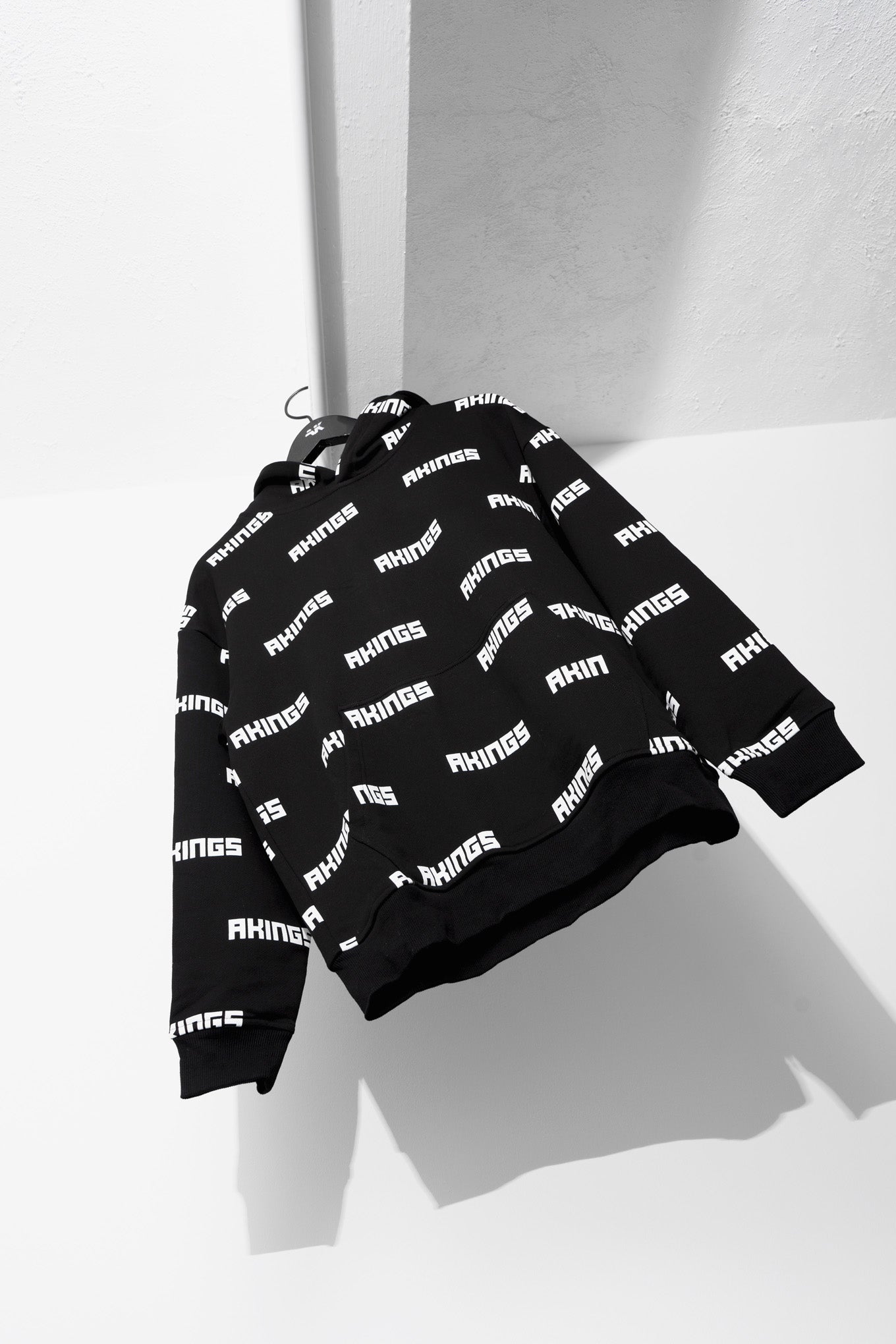 Hanging 1984 MULTI LOGO HOODIE