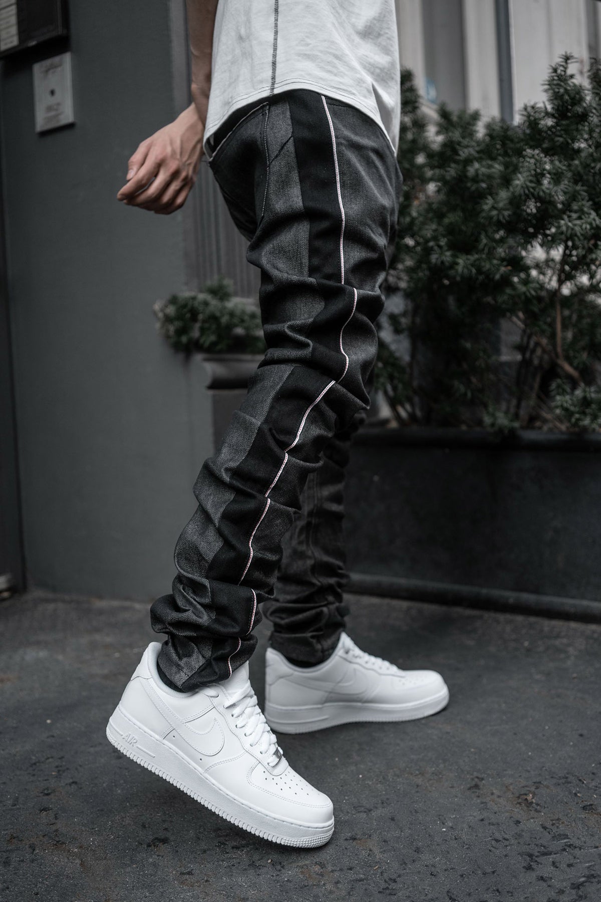 SIDE VIEW OF JAMESON