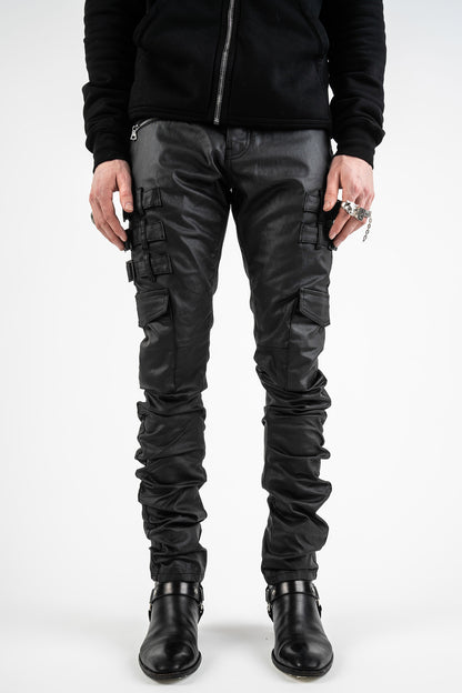 MALE MODEL WEARING SIZE 34 OF OMARI WAXED JEANS - AKINGS