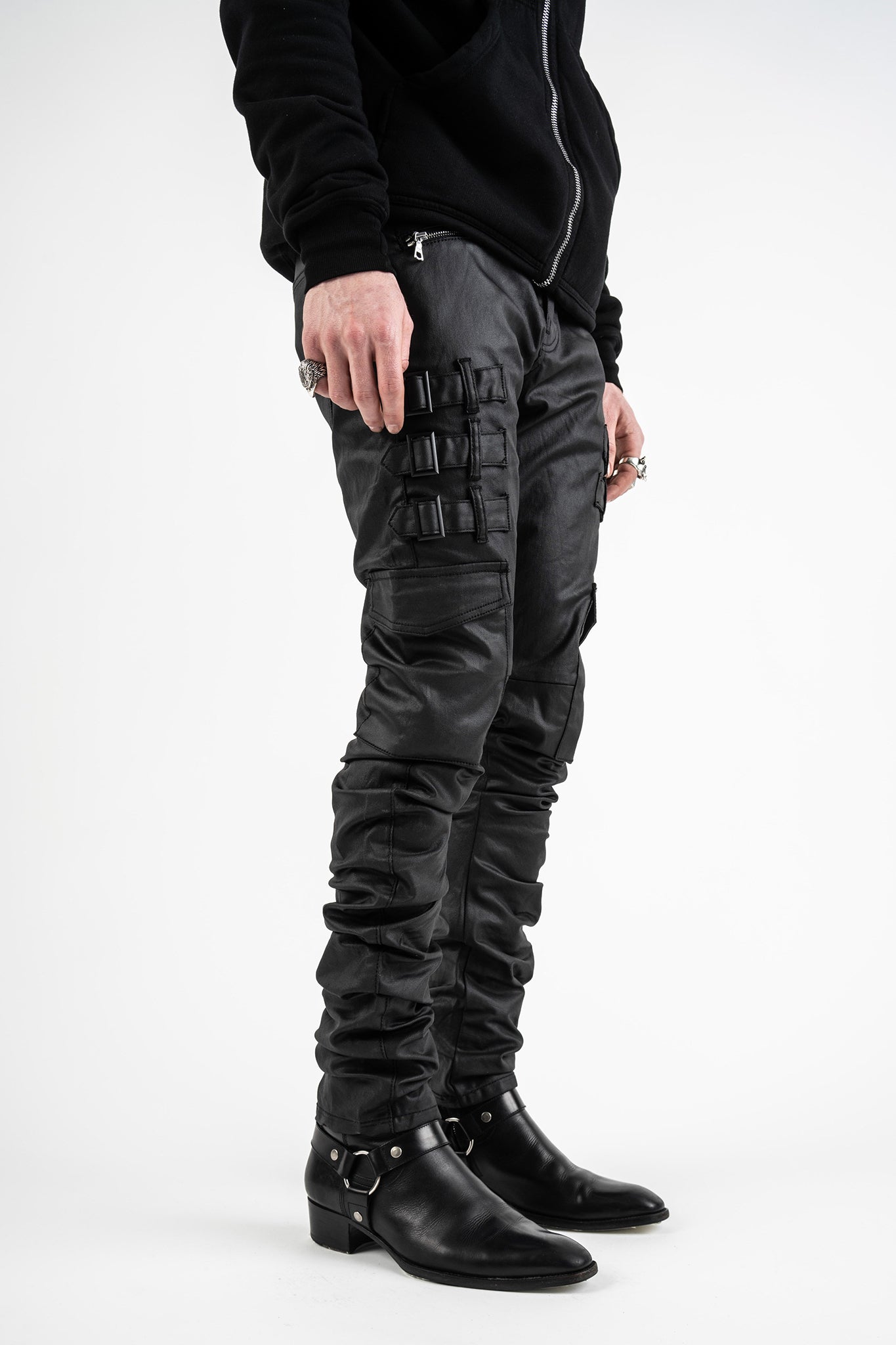 MODEL WEARING A SIZE 34 OF OMARI WAXED JEANS IN A PLAIN WHITE BACKGROUND 