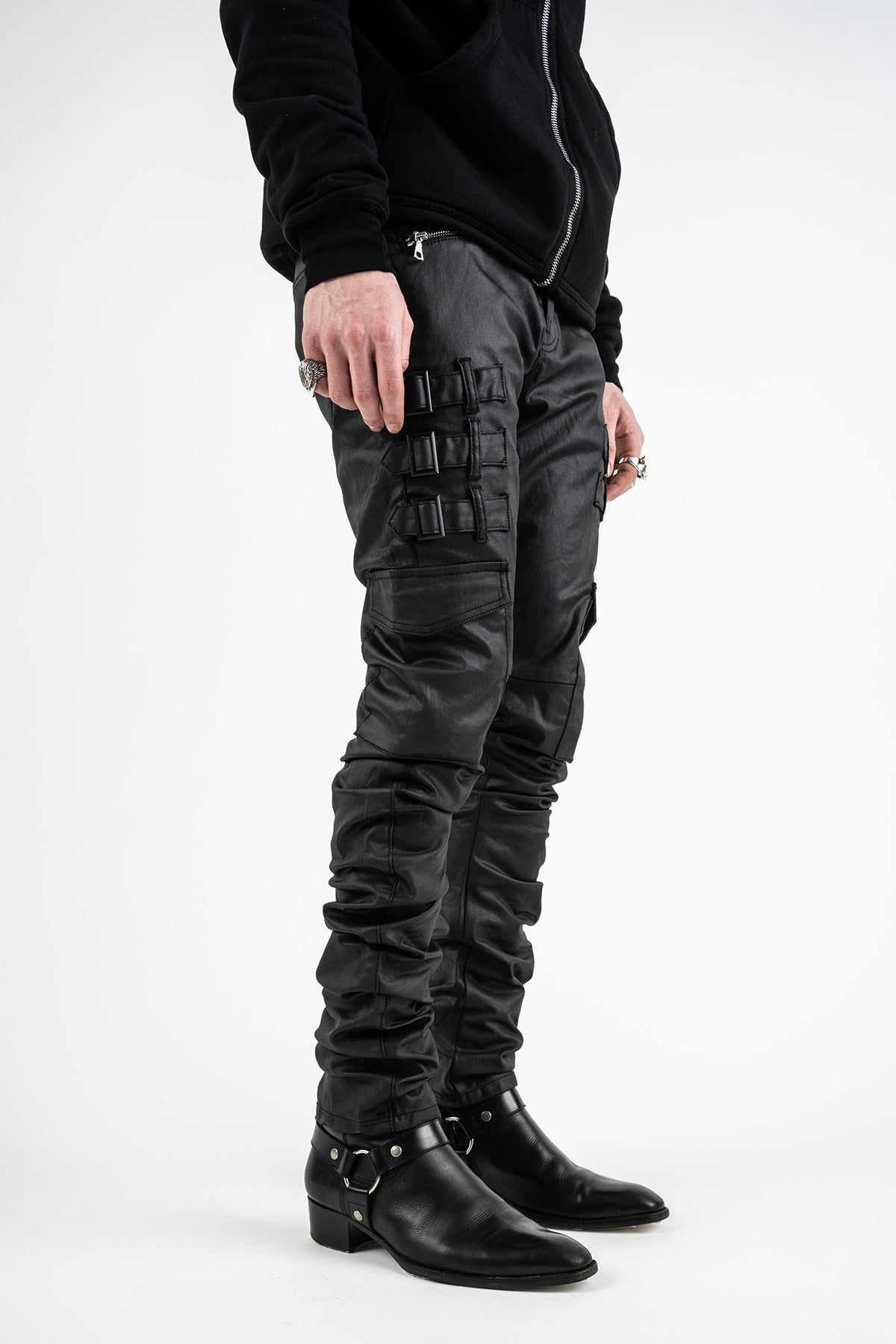 MODEL WEARING A SIZE 34 OF OMARI WAXED JEANS IN A PLAIN WHITE BACKGROUND 