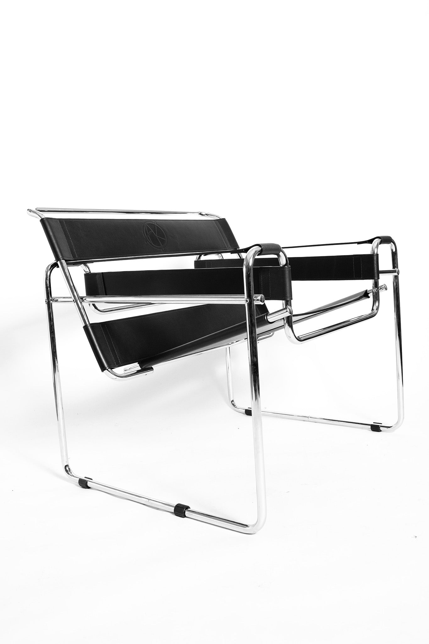 Side view AK WASSILY LEATHER CHAIR