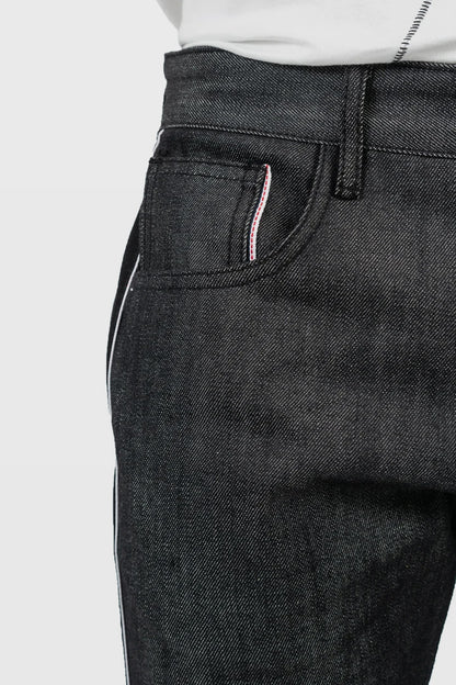 CLOSE UP VIEW OF POCKET