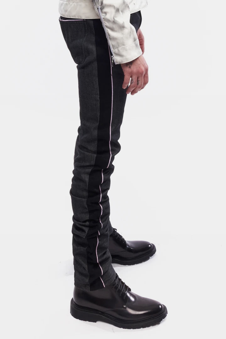 FULL SIDE VIEW SHOWING THE DETAILS ON THE SIDE