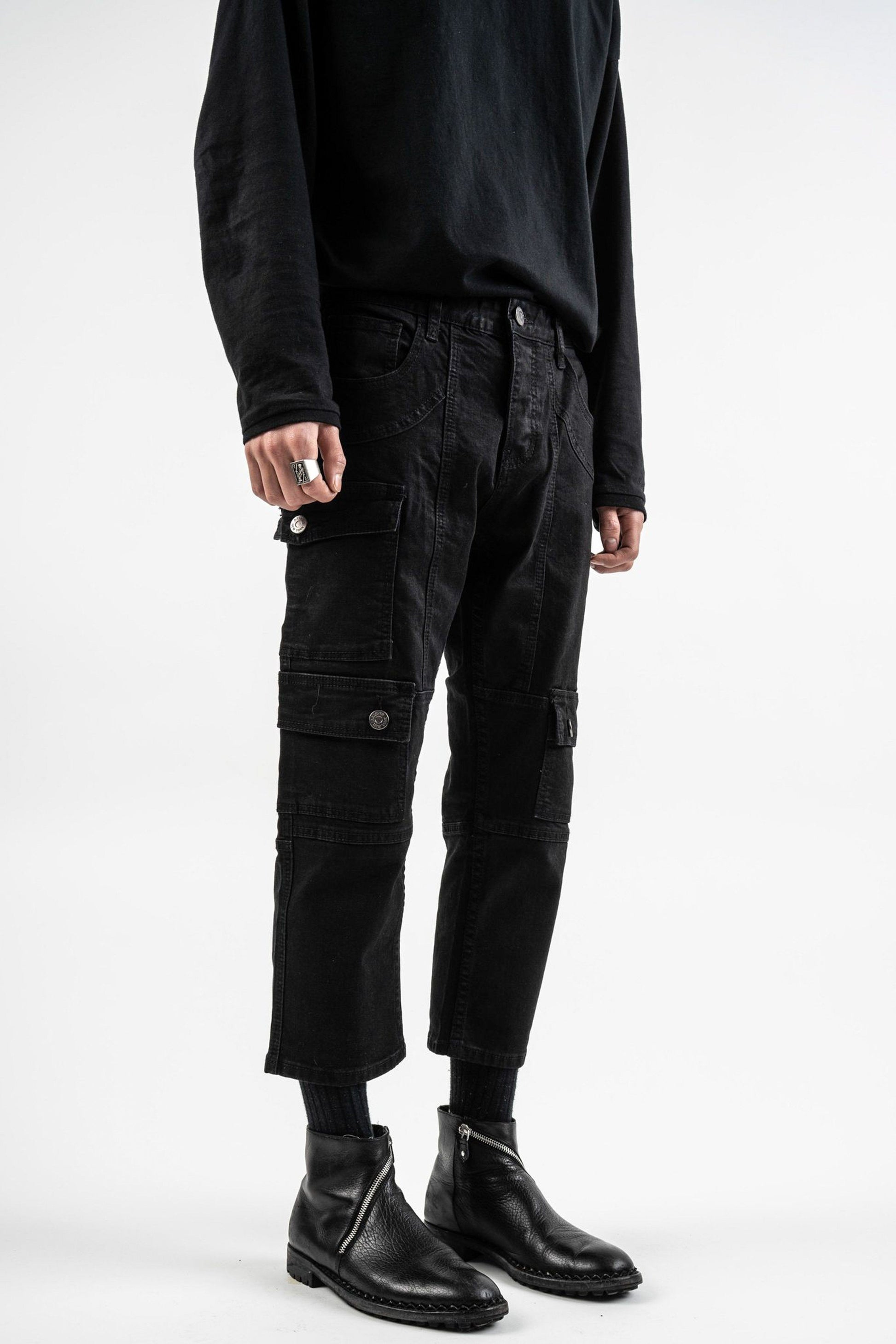 SIDE view of AKINGS Kyle Krop pants