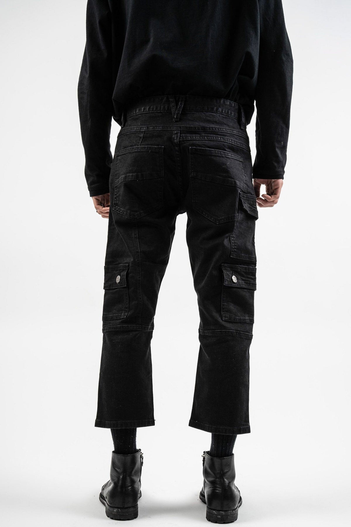 BACK VIEW OF KYLE KROP PANTS SHOWING THE BACK POCKETS