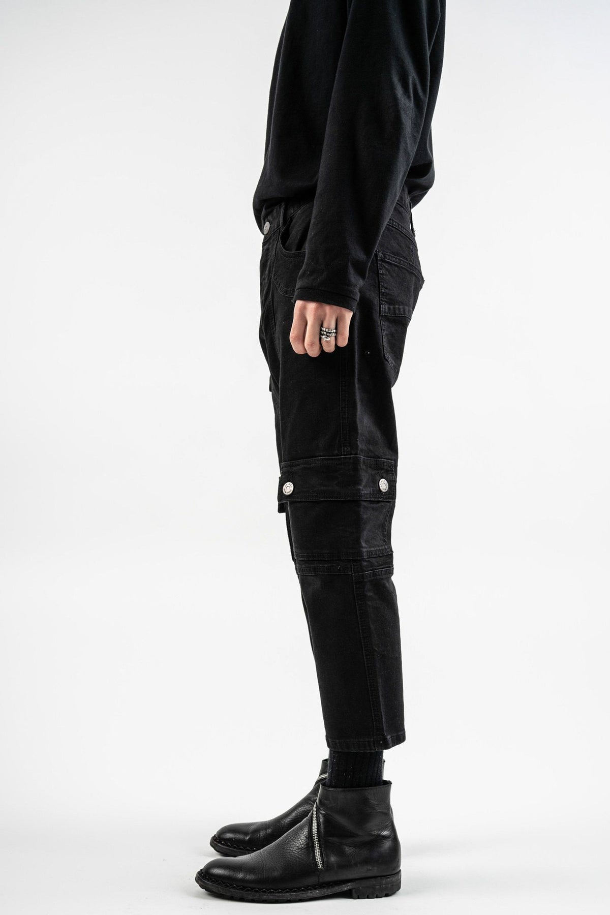 DETAILS OF POCKETS ON THE SIDE ON KYLE KROP